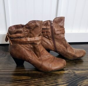 Bare Traps RENEW Distressed Brown Booties Tie Bow Back Knot 9.5